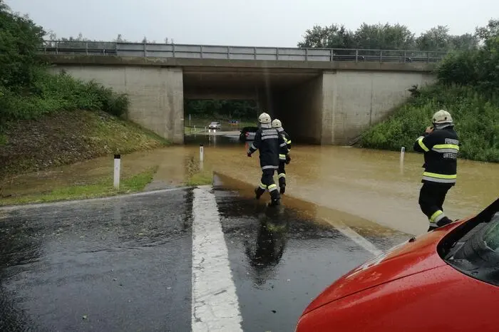 Mehrere Unwettereinsätze musste die Freiwillige Feuerwehr Untergroßau in ihrem Einsatzgebiet abarbeiten. >>Video von den Überschwemmungen<<