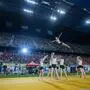 Eine spektakuläre akrobatische Show boten die Kärntner Turnerinnen und Turner bei der Eröffnungsfeier im Wörtherseestadion in Klagenfurt