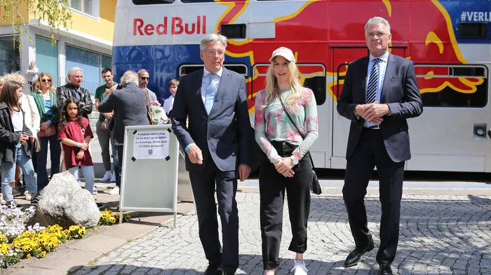 "Abgeholt" wurde Anna Gasser von Landeshauptmann Peter Kaiser und Bürgermeister Alexander Thoma