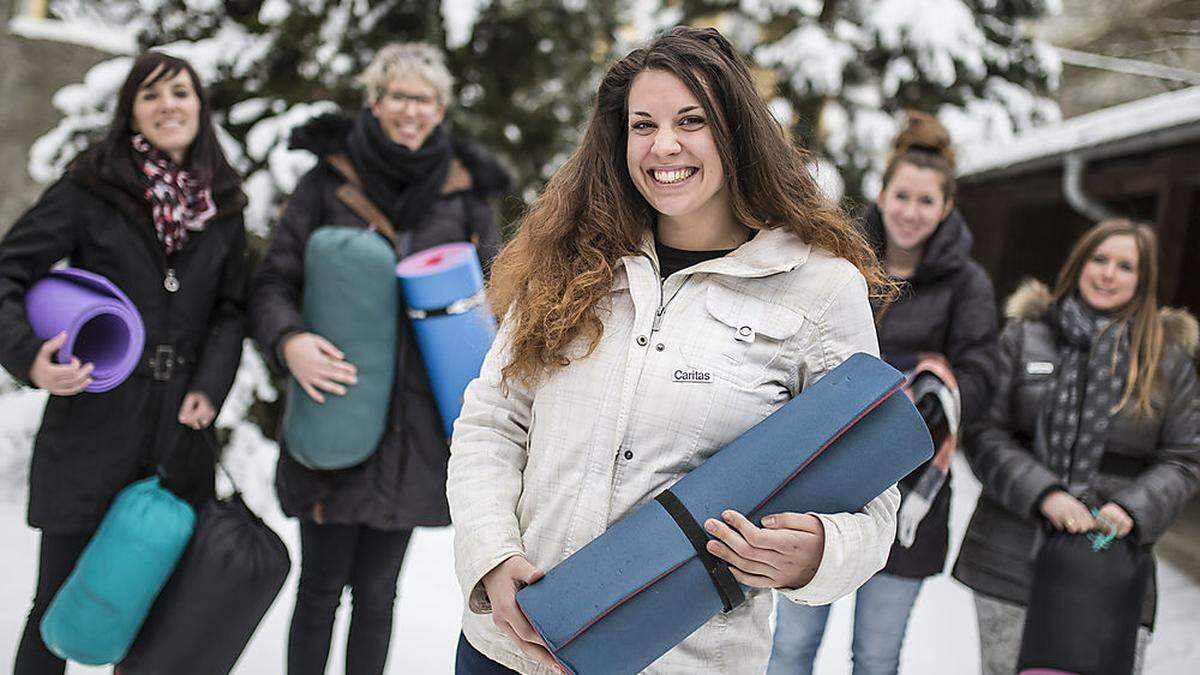 Anna Kurasch und ihre Kältetelefon-Kolleginnen rücken bei Bedarf mit Isomatten und Schlafsäcken aus 