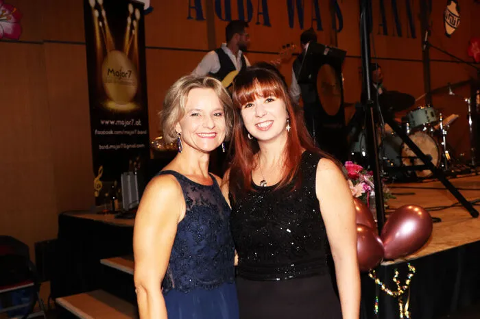Die Choreographien für die Polonaise und die Mitternachtseinlage  haben Julia Kroll (Polonaise) und Alessandra-Sabrina Schöffmann (Mitternachtseinlage) am Foto von Links einstudiert.