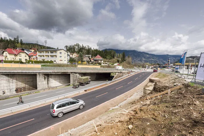 April 2018. Baustart in Landskron. Für den Neubau müssen die Kärntner Straße B83 und die Treibacher Straße gesperrt werden. Eine eigene Umfahrungsstraße wird errichtet.