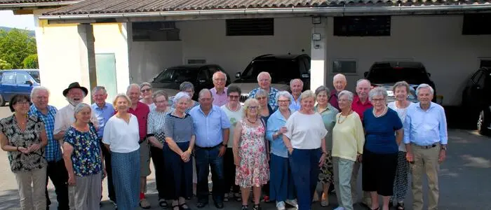 Wiedersehen nach 65 Jahren: 34 ehemalige Schülerinnen und Schüler der ersten Abschlussklasse an der Hauptschule Ilz trafen sich in Hochenegg