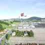 Erstmals ist auf der Frühjahrsmesse ein Rocket-Bungy-Jump möglich: Mutige können sich in 65 Meter Höhe katapultieren lassen.