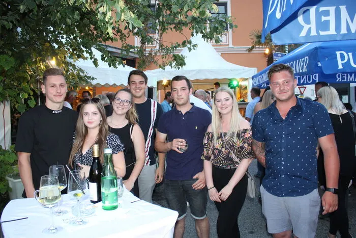 Klicken Sie sich durch die Bilder der zahlreichen Gäste des diesjährigen Dämmerschoppens.