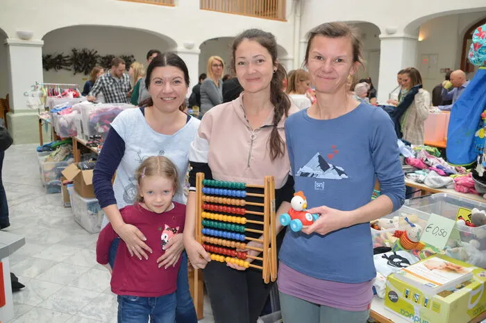 Organisiert wurde der Flohmarkt von den Eltern der Kindergruppe "MiKiWa" und dem Verein "Hand in Hand".