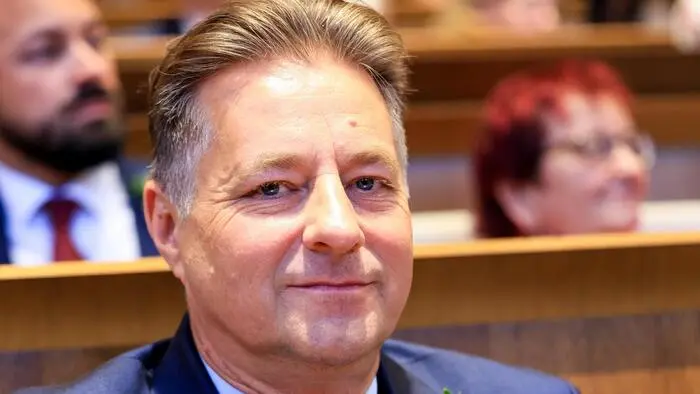 FPÖ-Chef René Apfelknab bei der konstituierenden Gemeinderatssitzung