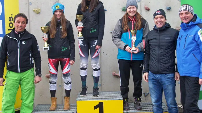 Rund 100 Mädchen und Burschen aus allen steirischen Skibezirken waren bei der Superkombination im Rahmen des diesjährigen "Steirischen Schülercup" auf der Grebenzen im Einsatz.