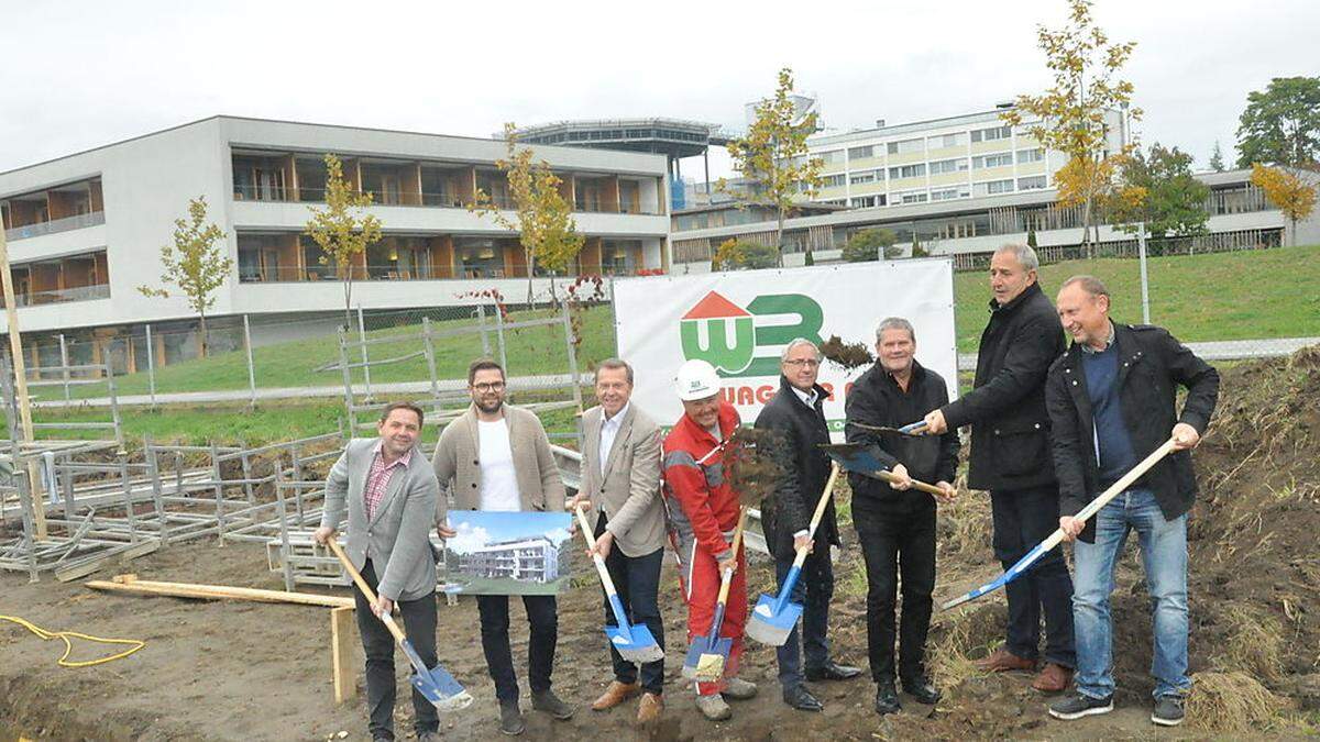 Mario, Stefan und Wilhelm Wagger („Wagger Bau GmbH“), Polier Michael Paulitsch, Hans-Peter Schlagholz, Wolfgang Legat (Büro Buhrandt) sowie die Projektentwickler Karl Kostmann und Hermann Buhrandt 