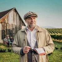 Thomas Stipsits als Gruppeninspektor Sifkovits in „Die Uhudler-Verschwörung“