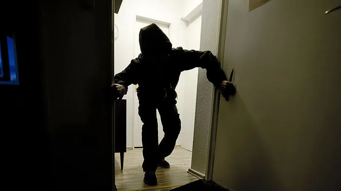 Zwei Einbrüche in einer Nacht in der Innenstadt
