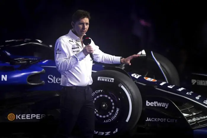 James Vowles vor dem Williams FW47