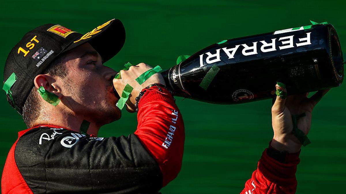 Charles Leclerc ließ sich den ersten Champagner der Saison schmecken 