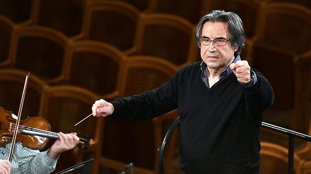 Riccardo Muti wird das Konzert dirigieren. Die Reihen werden leer bleiben, wie hier bei einer Probe zum letzten Neujahrskonzert mit Muti im Jahr 2018