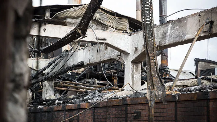 350 Feuerwehrleute bekämpften den Großbrand in der Villacher Firma 3M. Der Schaden ist enorm.