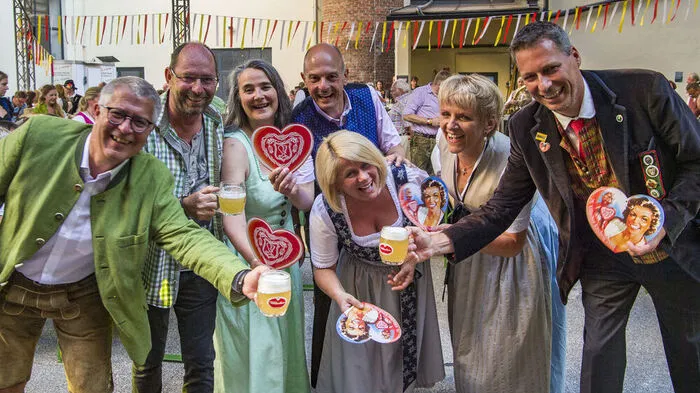 Fröhliche Premierenfeier in der Brauerei