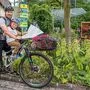 Philipp Kerschbaumer radelt mit Sohn Max  