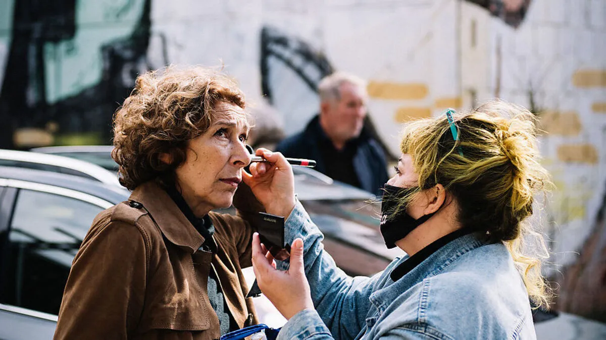 Am Set mit Mund-Nasen-Schutz: Adele Neuhauser ermittelt wieder
