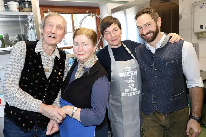 Die Stubinger Wirtstleut von links: Valentin Volte, sen., Maria, Victoria und Valentin Volte, jun.