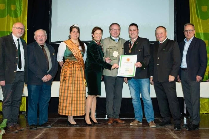 Die „Goldene Honigwabe“ ging auch an den Passailer Imker Werner Wild (3. v. re.) für seinen „Waldhonig aus dem Almenland“.