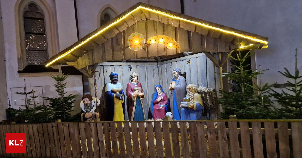 In-der-Steiermark-Wegweiser-zu-den-Christmetten-am-Heiligen-Abend