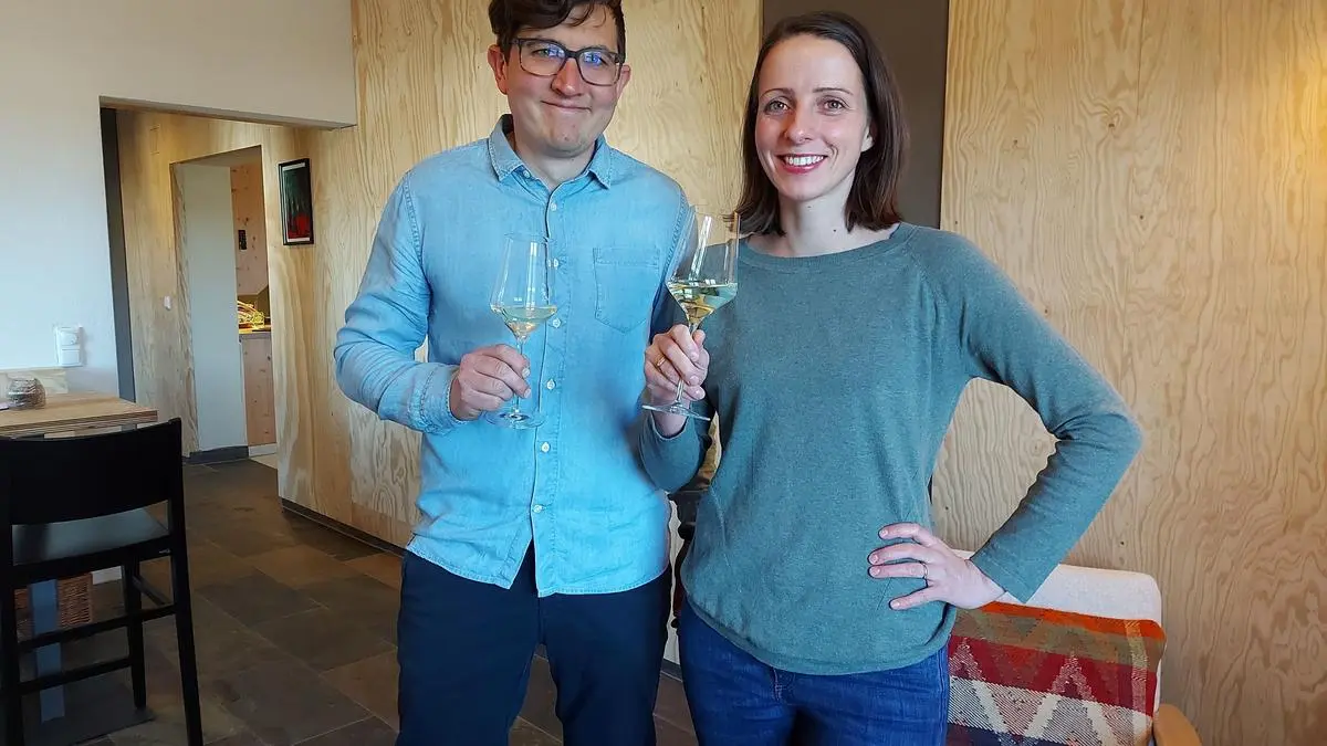 Barbara und Josef Krenn im neuen Wein-Wohnzimmer