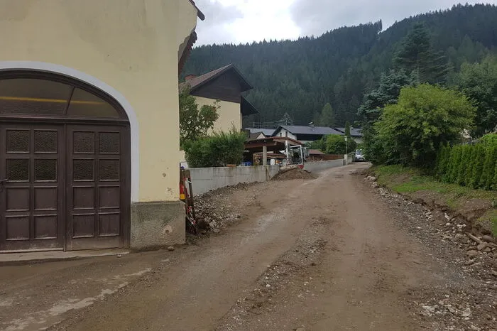 Die Aufräumarbeiten liefen am Montag auf Hochtouren.