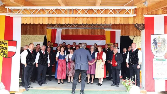 Zum Abschluß gab es noch von allen ChorsängernInnen „I hab die gern“ zu hören und damit ging eine wunderbare Veranstaltung in Buggl in Bach zu Ende.