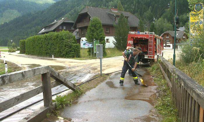 Aufräumarbeiten im Donnersbachtal