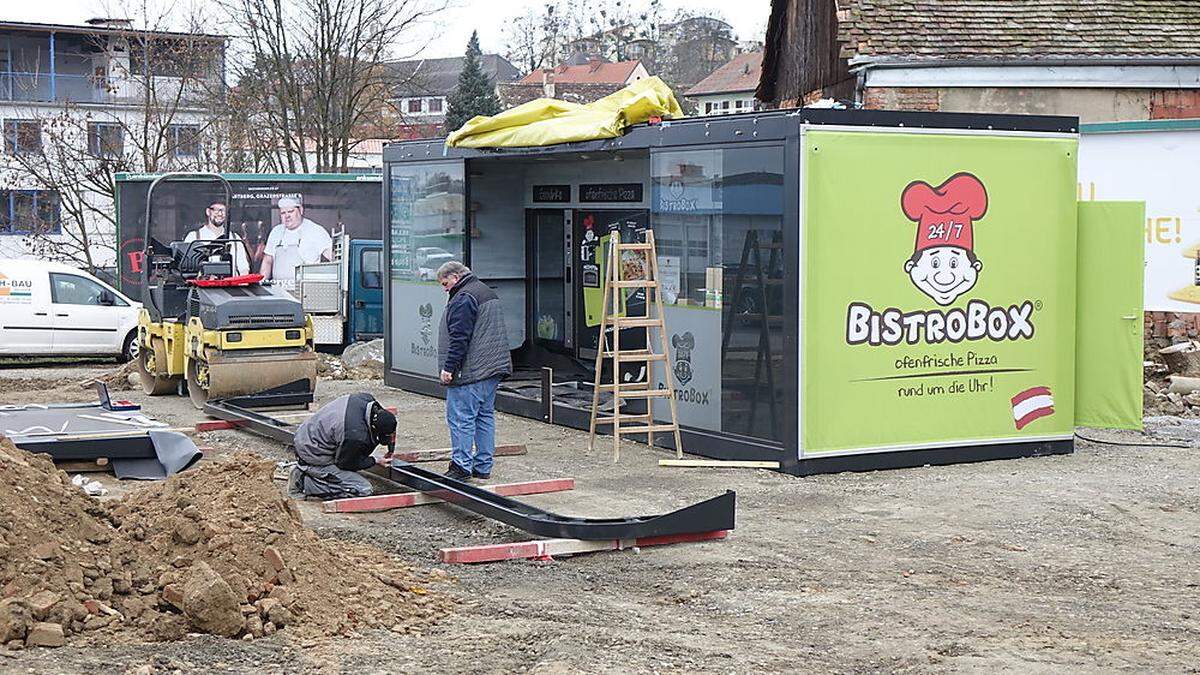 Derzeit wird an der &quot;Bistro-Box&quot; noch gebaut