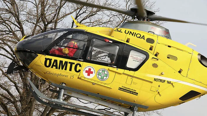Der Notrarzthubschrauber Christophorus 11 brachte den Schwerverletzten ins UKH Klagenfurt