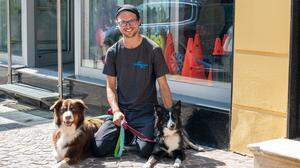 Georg Sostaric freut sich mit seinen Hunden Vasko und C.J. auf die neue Aufgabe