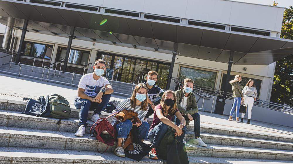Die Masken sind auf der Uni Klagenfurt noch nicht gefallen