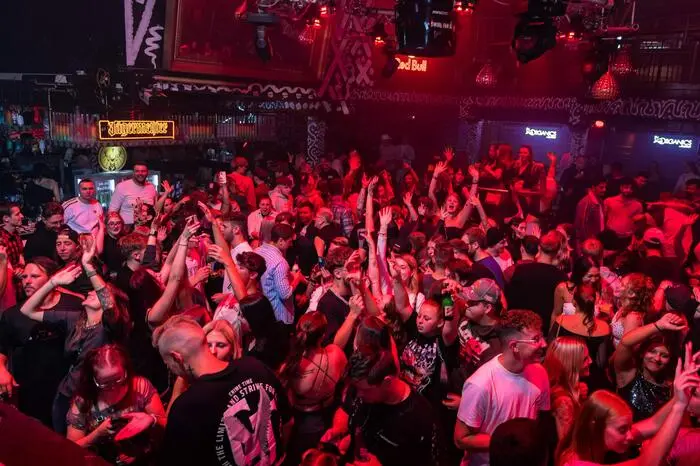 Bei Hits aus den Bollwerk-Zeiten schwelgten hunderte Partytiger in Erinnerungen.