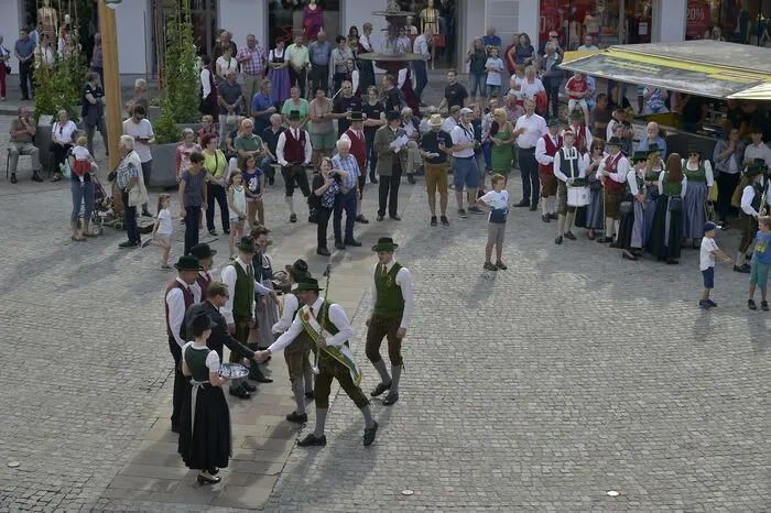 Klicken Sie sich bitte durch die weiteren Bilder!