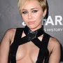 Miley Cyrus will nun auch noch ihre ohnehin knapp bemessene Kleidung ganz ablegen