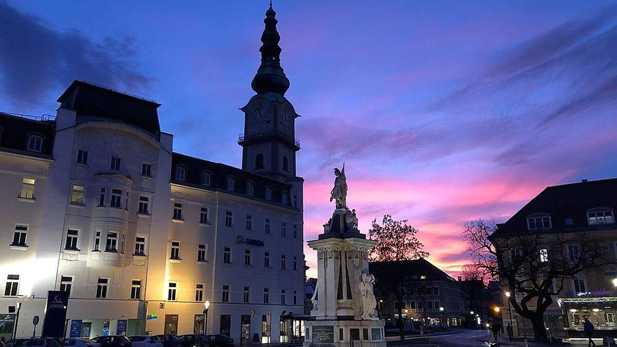 Abendstimmung auf dem Klagenfurter Heuplatz