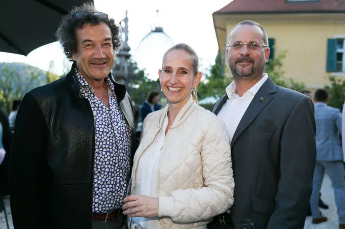 Oswald Held (Pluto GmbH) mit Alexandra und Stefan Schönhofer (Länderrealitäten Hammerl)