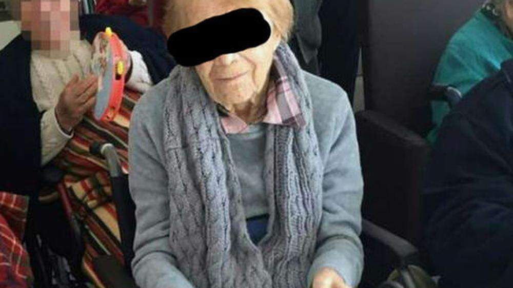 Eine deutsche Seniorin starb im Auto des Betrüger-Paares