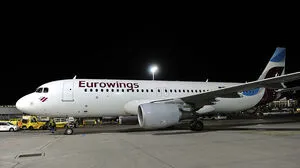 Erst mussten die Passagiere 50 Minuten im Flugzeug auf den Abflug warten, dann stellte sich heraus, dass sie bestohlen worden sind