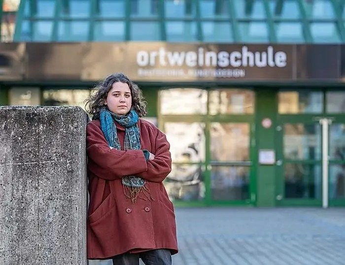 Magdalena Rosina Prettenthaler ist zurzeit imMaturajahrgang an der HTLV Ortweinschule im Bereich Grafik und Kommunikationsdesign