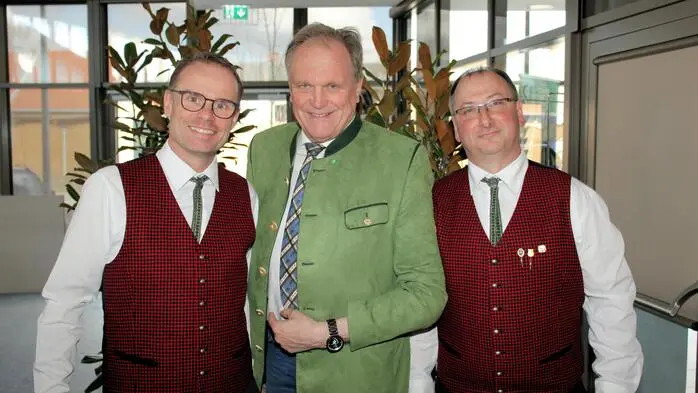 Unter der Leitung von Edwin Reiter präsentierten die Musikerinnen und Musiker der Ortsmusikkapelle Söding und der Bauernkapelle Mooskirchen in den Räumlichkeiten der neuen Multifunktionshalle Söding-St. Johann ein abwechslungsreiches Frühlingskonzert mit vielen musikalischen Highlights.