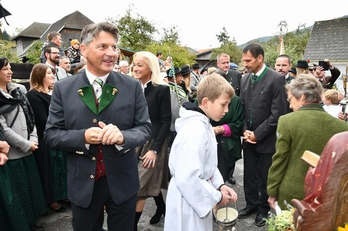 Der Niederwölzer Bürgermeister Albert Brunner und Landtagspräsidentin Manuela Khom verkündeten anschließend: "Der Maxlaunmarkt ist eröffnet."