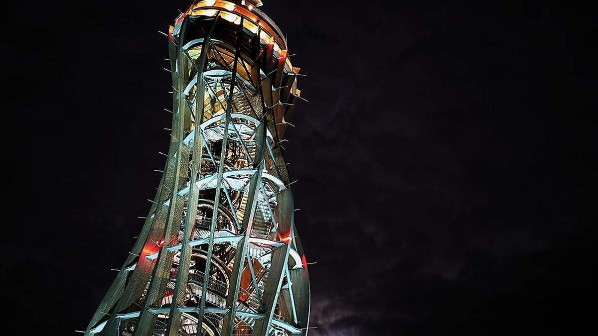 Der Turm bekommt ein neues Lichtkleid