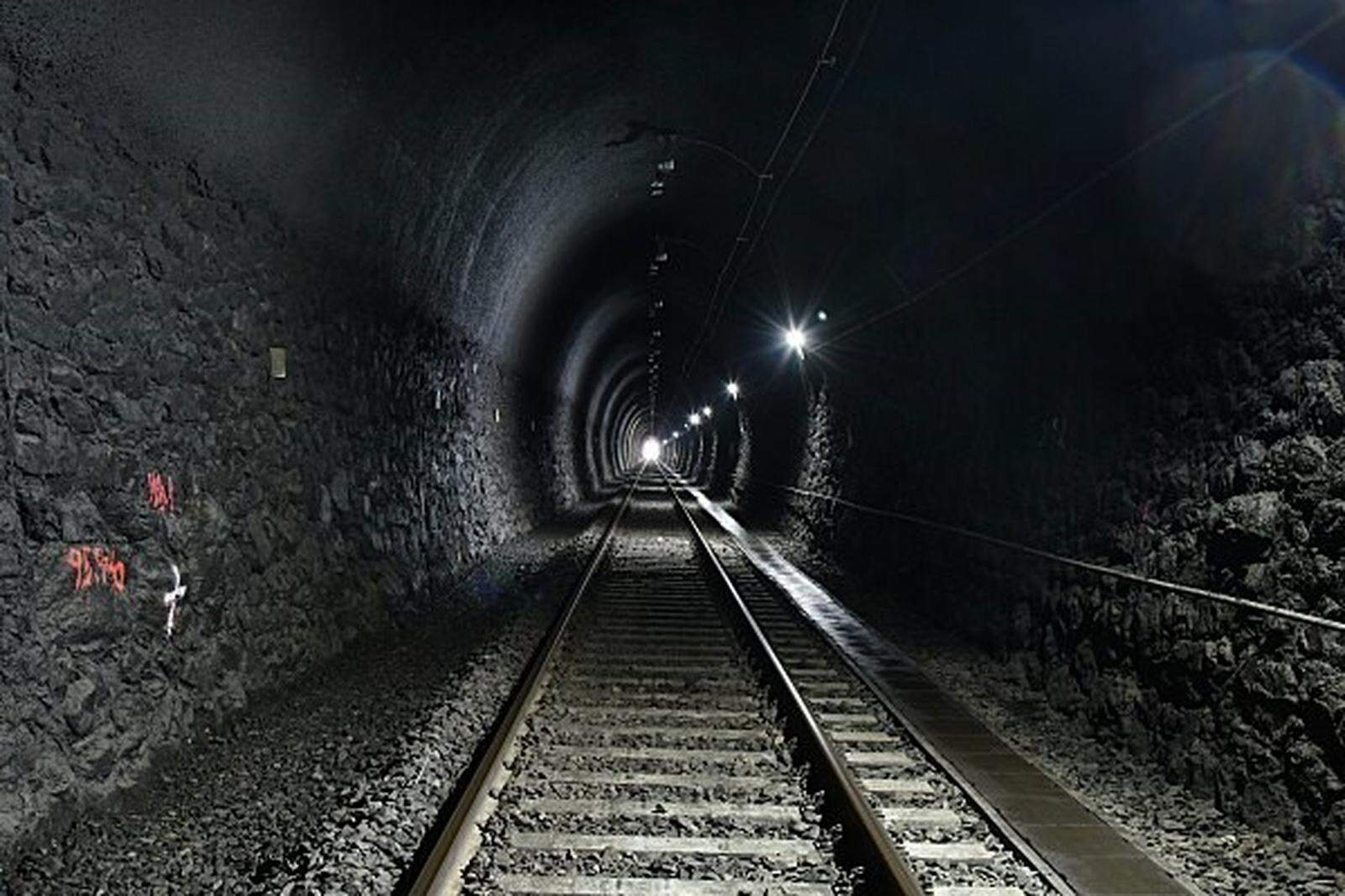 Die Tunnelinnenschale wurde zum Teil aufgeschnitten, abgetragen und neu gebaut