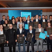 Bei der Falstaff-Gala in München. Hotelier Alfred Pierer und weitere Preisträgerinnen und Preisträger