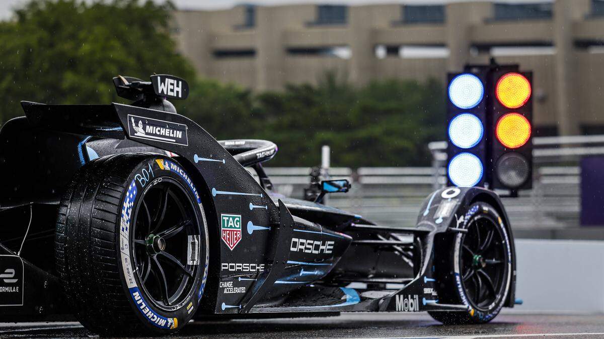 94 Wehrlein Pascal (ger), TAG Heuer Porsche Formula E Team, Porsche 99X Electric, action during the 2022 Seoul ePrix, 10