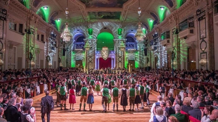 Mit viel Schwung wurde er eröffnet: Der Wiener Steirerball in der Hofburg.