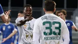 Cheikhou Dieng bedankte sich bei Assistgeber Moritz Heinrich für seinen Premieren-Treffer