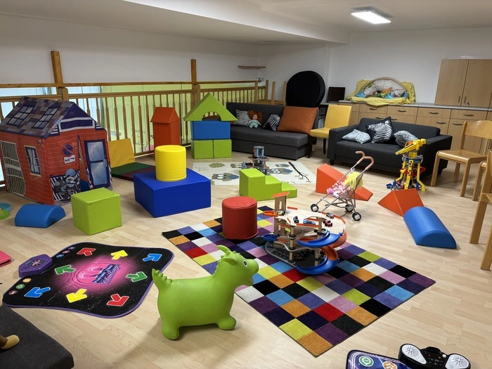 Im Stockwerk können die älteren Kinder spielen